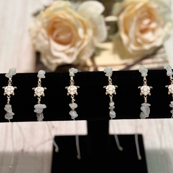 🌊 Sea Turtle Dainty Bracelet 💜Purple Amethyst💙Blue Lapis Lazuli 🤍White Quartz - Picture 3 of 9